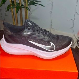 NIKE - Winflo 7 Running Shoes (Black & White)